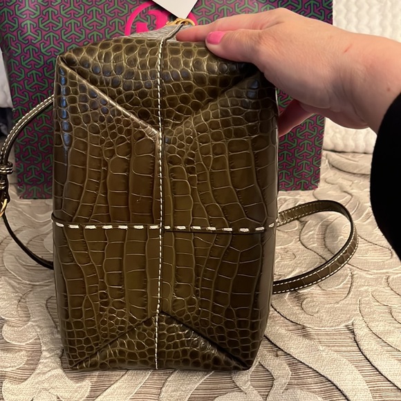 Tory Burch carryall bag Like New condition - Picture 9 of 12